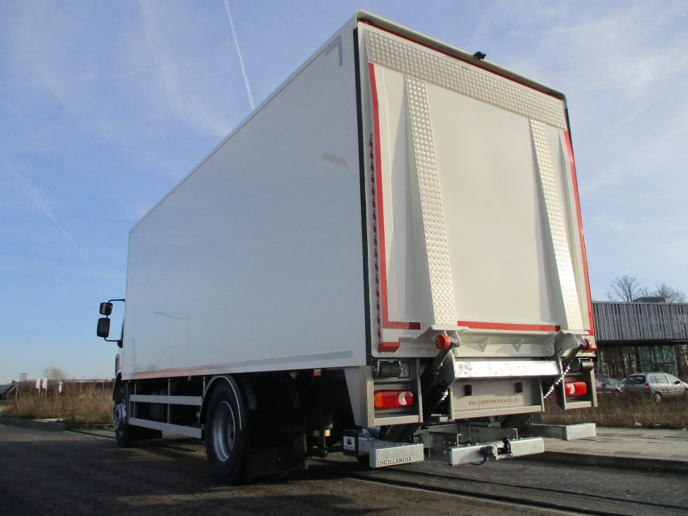 Twee stuks degelijke distributie carrosserieën op twee nieuwe DAF LF