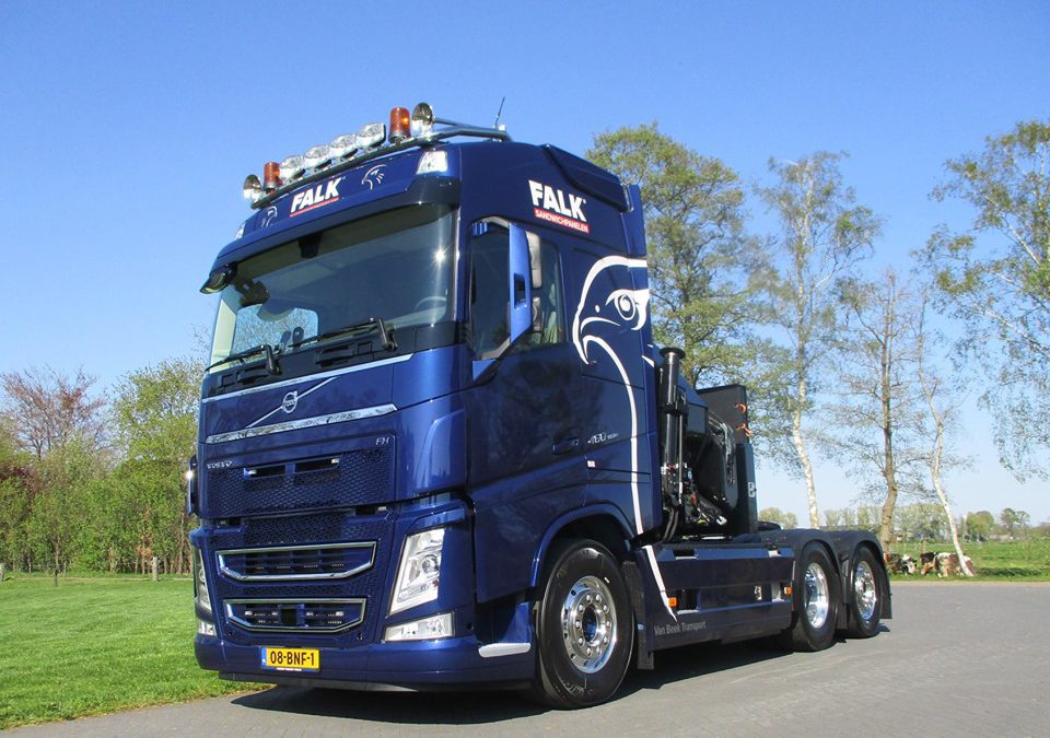 Hiab X-HIPRO 408 E-7 autolaadkraan op een Volvo FH40