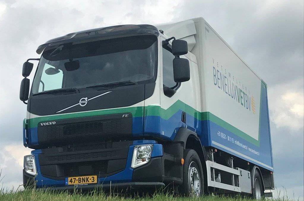 3 stuks gesloten carrosserieën op 3 nieuwe Volvo FE 280 trucks