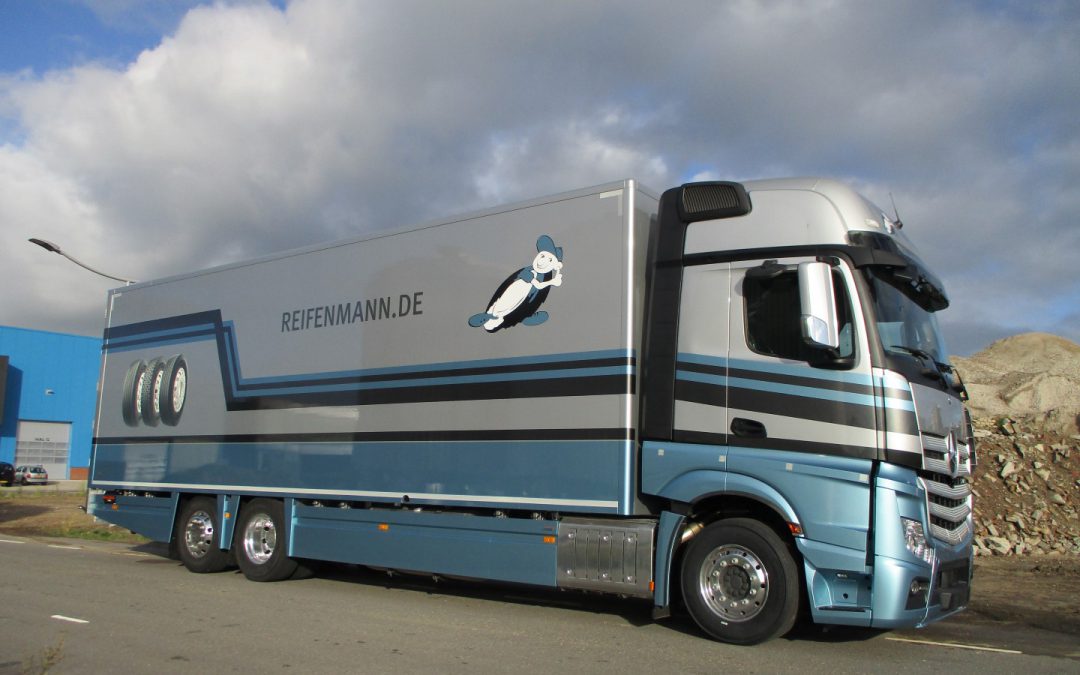 Mercedes Actros bakwagen Reifenmann