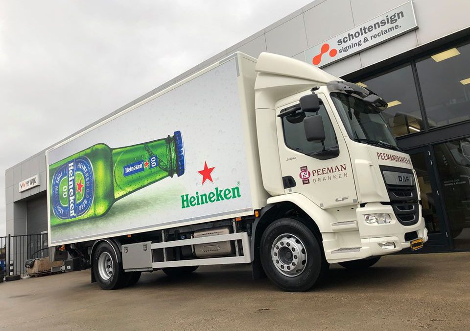 Twee stuks degelijke distributie carrosserieën op twee nieuwe DAF LF 19T trucks