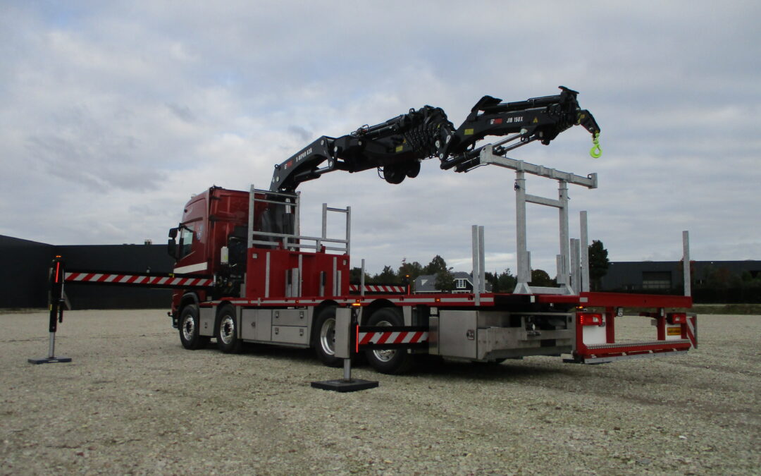 W-Floor carrosserie met een Hiab X-Hipro 638 E-8 met JIB