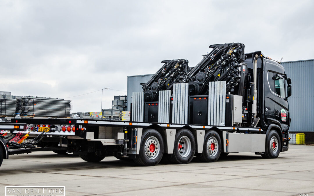 Twee combinaties voorzien van HIAB 548 E7 met JIB 150×4