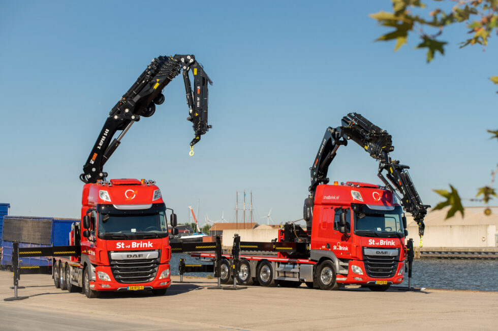 2x Een Open Carrosserie Met Hiab 548 En Jib Op Een Daf CF Gemonteerd 2x-een-open-carrosserie-met-hiab-548-en-jib-op-een-daf-cf-gemonteerd