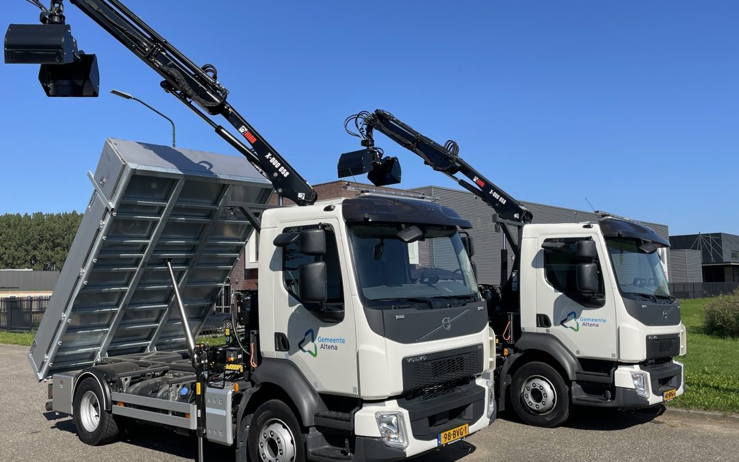 2 stuks Volvo FL met Hiab X-Duo 058 DS-2 en achterover kipper.