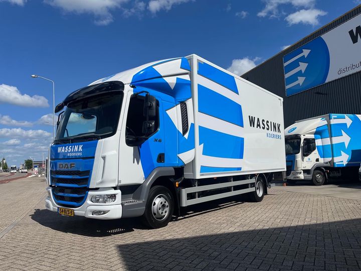 Nieuwe Daf XB met plywood carrosserie