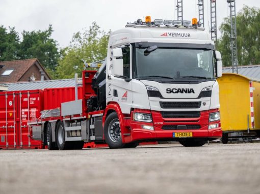 Scania P370 6×2 met Hiab 418 EP-5 autolaadkraan