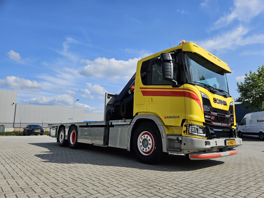 Scania G460 6×2 met Hiab X-HiDuo 298 EP-5 en open carrosserie