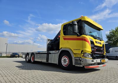 Scania G460 6×2 met Hiab X-HiDuo 298 EP-5 en open carrosserie