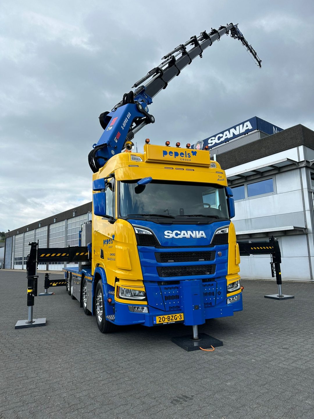 Deelbare W-floor op Scania R660 met Hiab X-HiPro 858 E-8 met Jib en lier