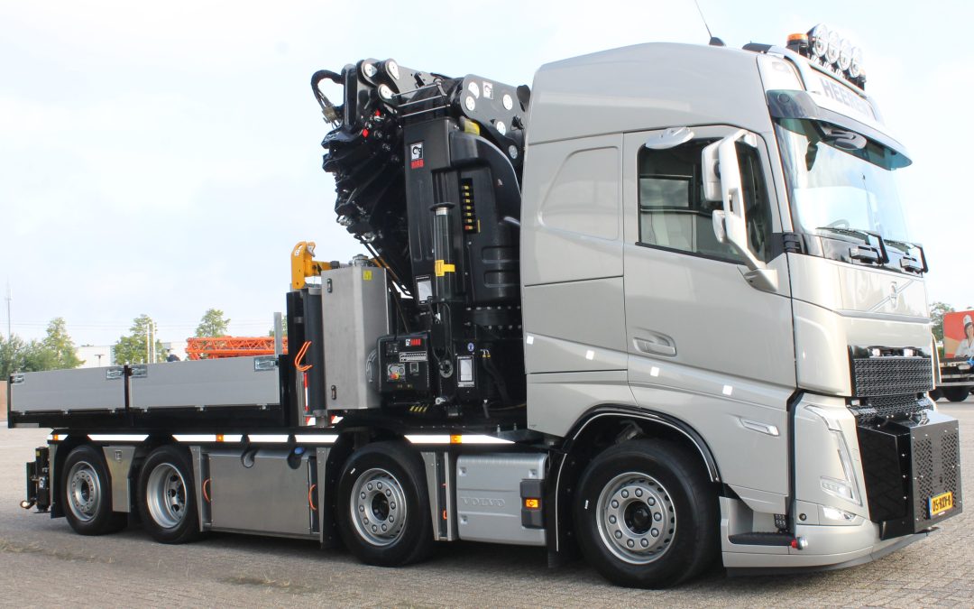 Volvo FH met Hiab X-HiPro 1058 E-8 en Jib + Lier