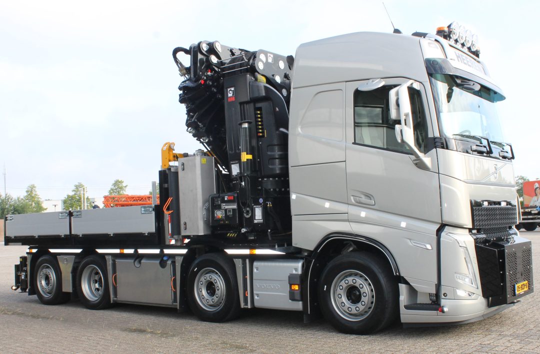 Volvo FH met Hiab X-HiPro 1058 E-8 en Jib + Lier