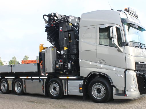 Volvo FH met Hiab X-HiPro 1058 E-8 en Jib + Lier