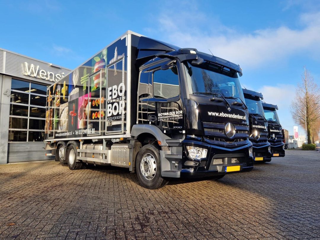 20 Stuks geïsoleerde carrosserie op Mercedes-Benz Actros 6×2 voor Ebo van den Bor