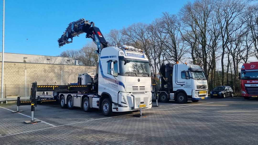 Volvo FH 8×2 met Hiab IQ1188 E9 en Jib 155-Q6