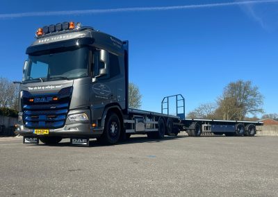 Daf XD 6×2 open carrosserie met meeneemheftruck constructie