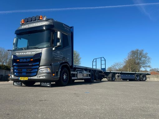 Daf XD 6×2 open carrosserie met meeneemheftruck constructie