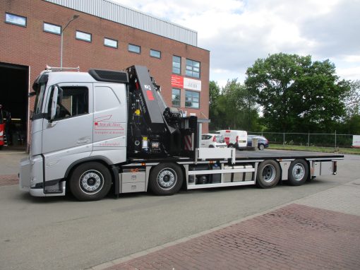 Volvo FH500 8×2 met W-floor en Hiab X-HiPro 638
