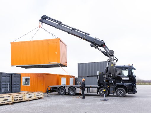 MB Arocs 8×2 met W-floor en Hiab X-HiPro 858