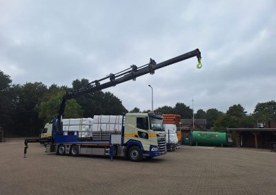 Daf XF 6×2 met open carrosserie en Hiab X-HiPro 358 achterop