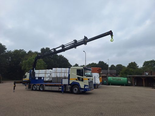 Daf XF 6×2 met open carrosserie en Hiab X-HiPro 358 achterop