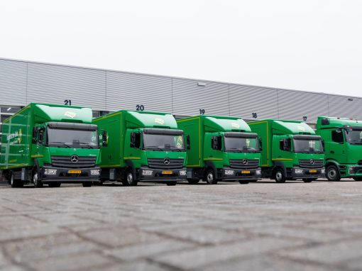 5 stuks Mercedes-benz Atego’s met gesloten opbouw