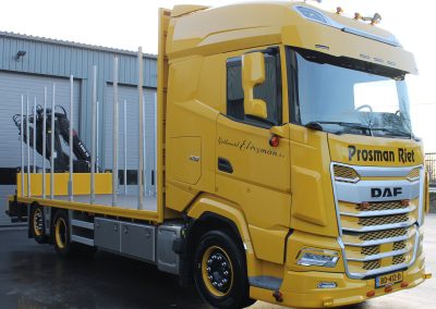 Daf XG 6×2 met open laadbak en Hiab X-HiDuo 108 E3